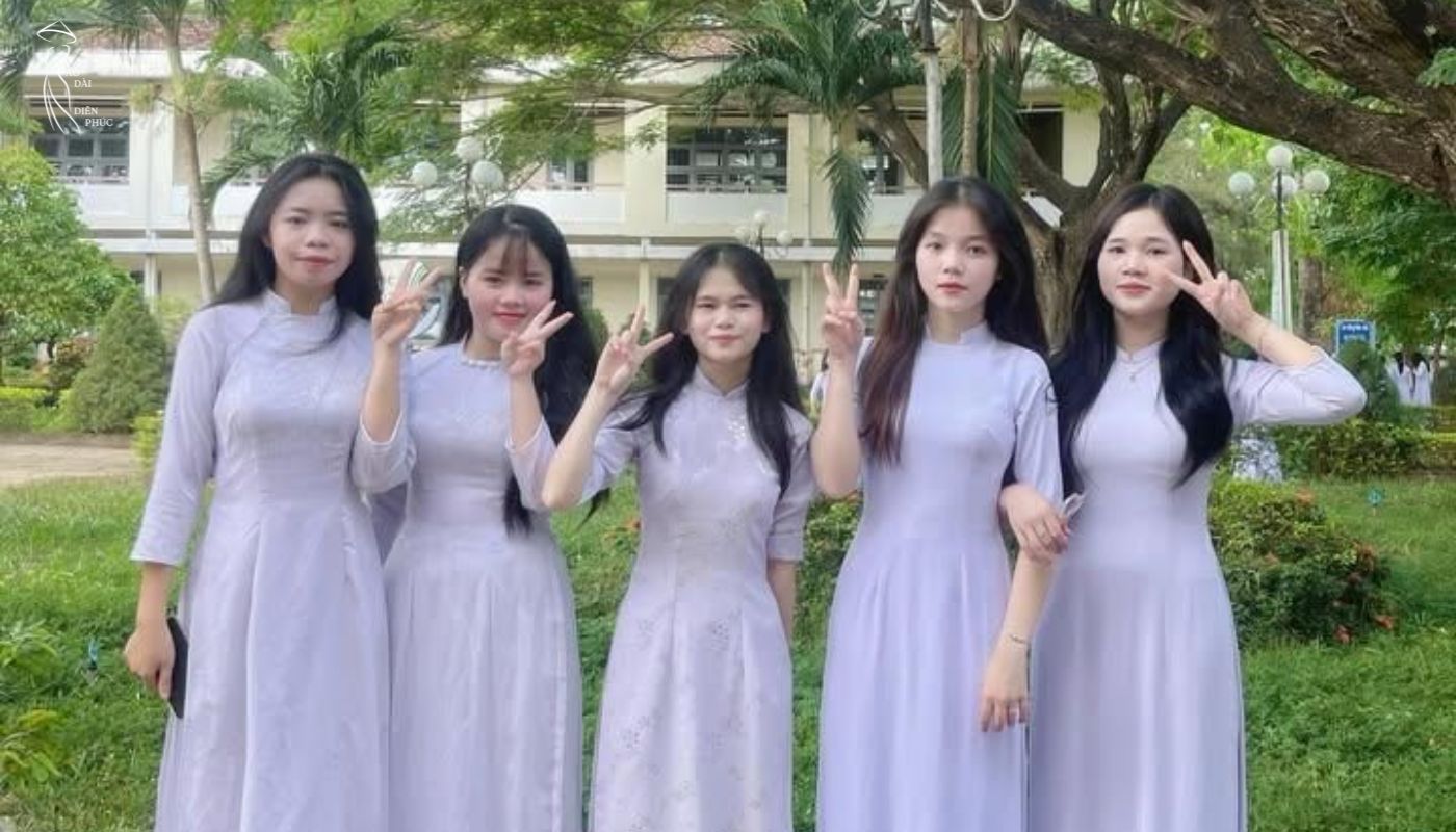 Áo dài - Biểu tượng của sự duyên dáng và truyền thống