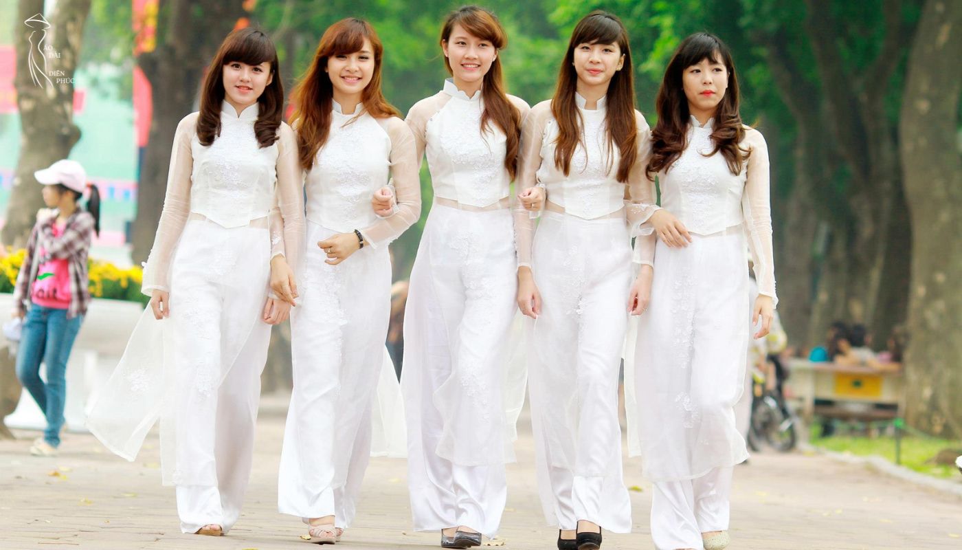 So sánh trang phục trường nghề và trường phổ thông